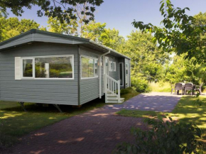 Chalet with garden near nature reserve